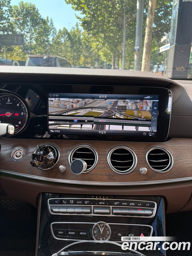 Mercedes-Benz E-Class (W213) E220d 4MATIC Exclusive 2017 — фото 16