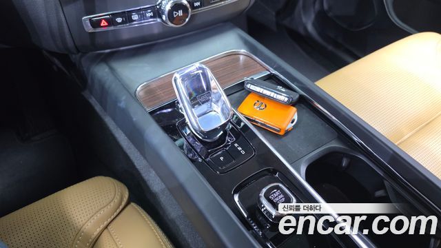 Volvo XC60 (II) B5 Ultimate Bright 2024 — фото 9