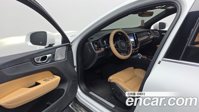 Volvo XC60 (II) B5 Ultimate Bright 2024 — фото 10