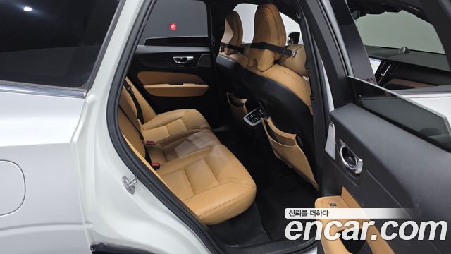 Volvo XC60 (II) B5 Ultimate Bright 2024 — фото 11