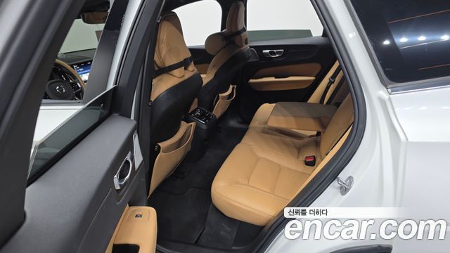 Volvo XC60 (II) B5 Ultimate Bright 2024 — фото 12