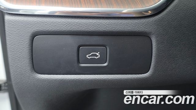 Volvo XC60 (II) B5 Ultimate Bright 2024 — фото 17