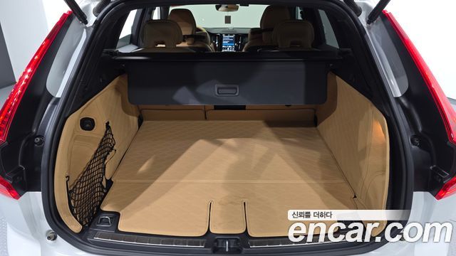 Volvo XC60 (II) B5 Ultimate Bright 2024 — фото 19