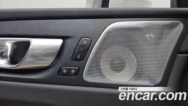 Volvo XC60 (II) B5 Ultimate Bright 2024 — фото 32