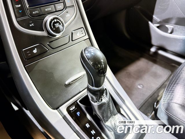 Hyundai Avante 1.6 GDi Smart Standard 2015 — фото 16