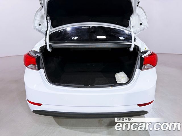 Hyundai Avante 1.6 GDi Smart Standard 2015 — фото 23