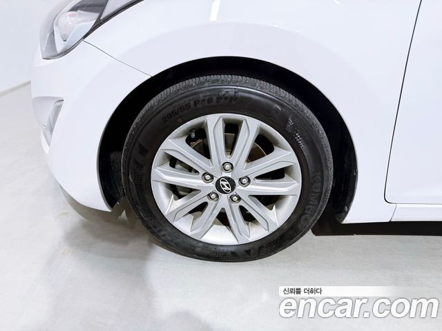 Hyundai Avante 1.6 GDi Smart Standard 2015 — фото 24