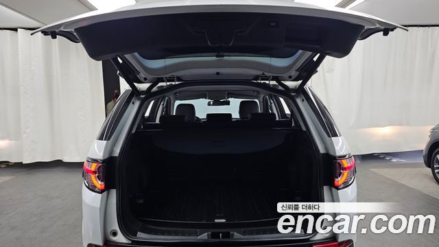 Land Rover Discovery Sport 2.2 SD4 HSE Luxury 2015 — фото 24