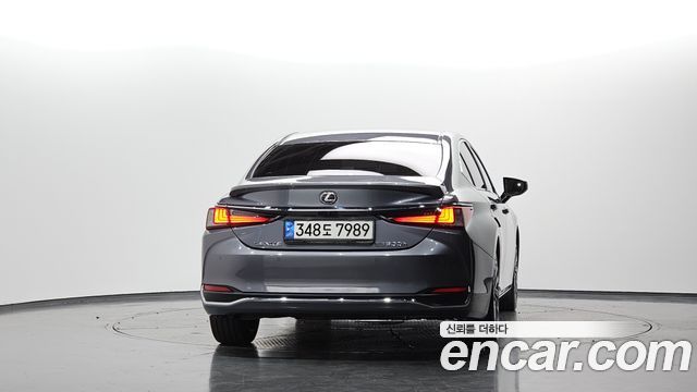 Lexus ES300h (VII) Luxury Plus 2019 — фото 4