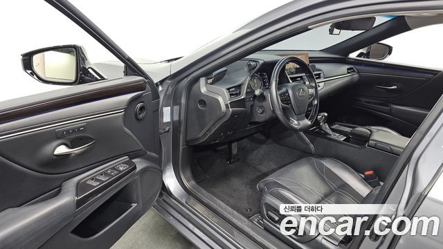 Lexus ES300h (VII) Luxury Plus 2019 — фото 11