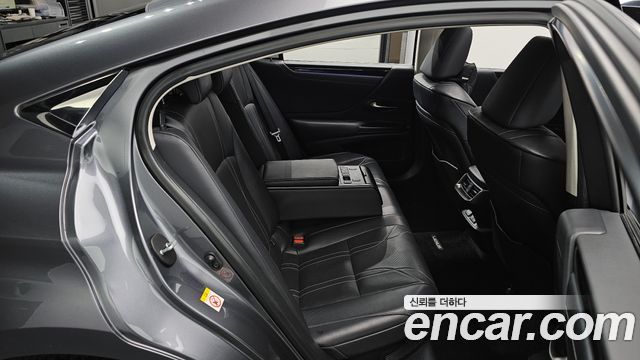 Lexus ES300h (VII) Luxury Plus 2019 — фото 26