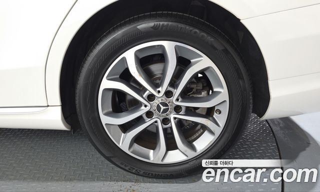 Mercedes-Benz C-Class (W205) C220 d Avantgarde 2018 — фото 21