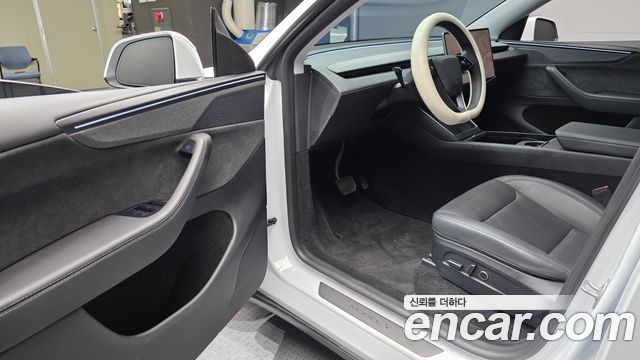 Tesla Model Y Long Range AWD 2025 — фото 10