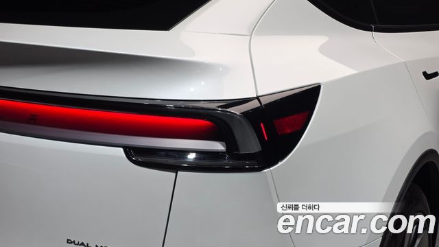 Tesla Model Y Long Range AWD 2025 — фото 23