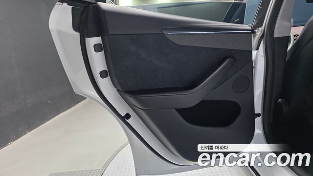 Tesla Model Y Long Range AWD 2025 — фото 25