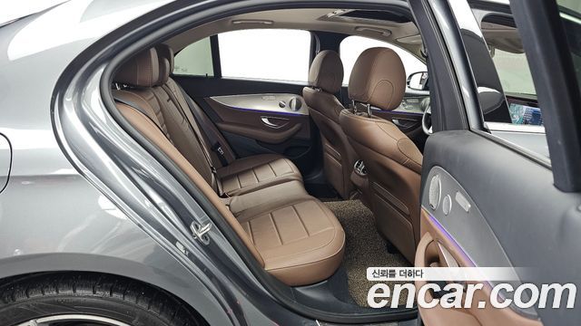 Mercedes-Benz E-Class (W213) E300 AMG Line 2019 — фото 12