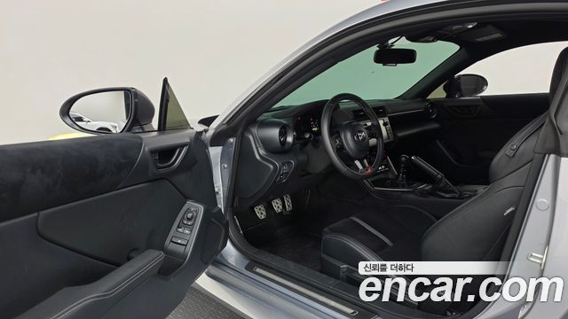 Toyota GR86 2.4 Premium 2024 — фото 10