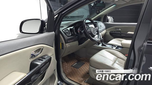 Kia Carnival 7-seater Limousine President 2016 — фото 10