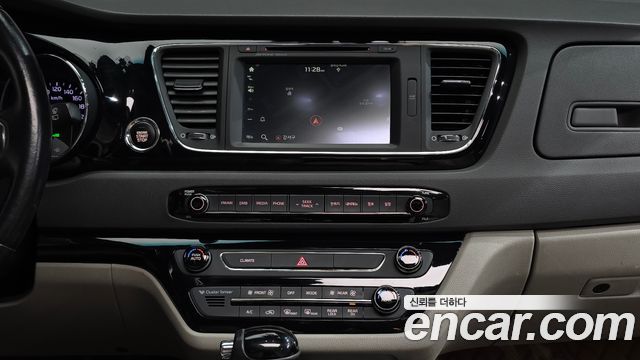 Kia Carnival 7-seater Limousine President 2016 — фото 13