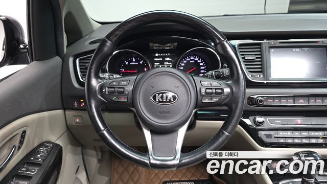 Kia Carnival 7-seater Limousine President 2016 — фото 14