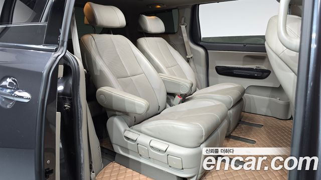 Kia Carnival 7-seater Limousine President 2016 — фото 26