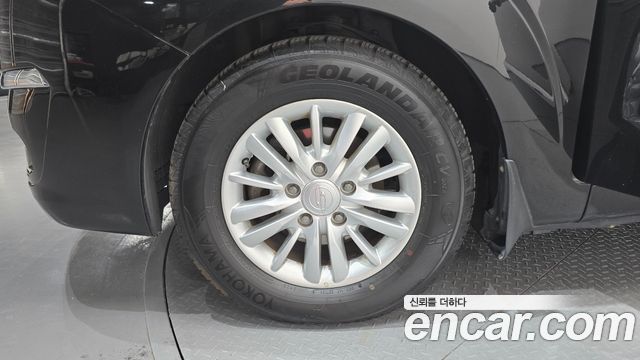 KG Mobility (SsangYong) Korando Turismo 4WD LT 11-seater 2015 — фото 5