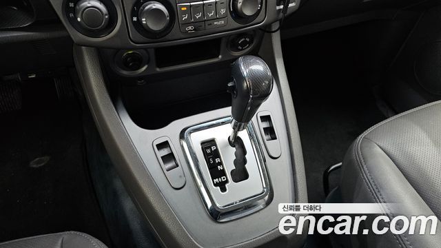 KG Mobility (SsangYong) Korando Turismo 4WD LT 11-seater 2015 — фото 9