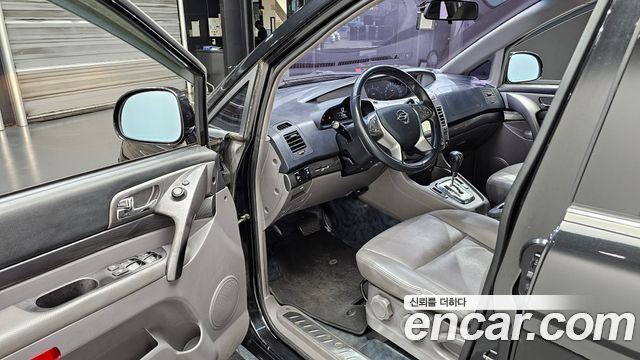 KG Mobility (SsangYong) Korando Turismo 4WD LT 11-seater 2015 — фото 10