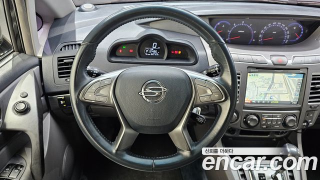 KG Mobility (SsangYong) Korando Turismo 4WD LT 11-seater 2015 — фото 13