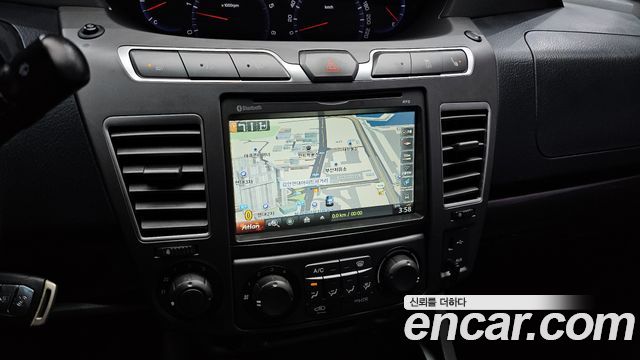 KG Mobility (SsangYong) Korando Turismo 4WD LT 11-seater 2015 — фото 16