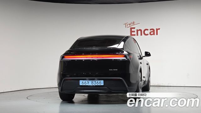 Tesla Model Y Long Range AWD 2025 — фото 4