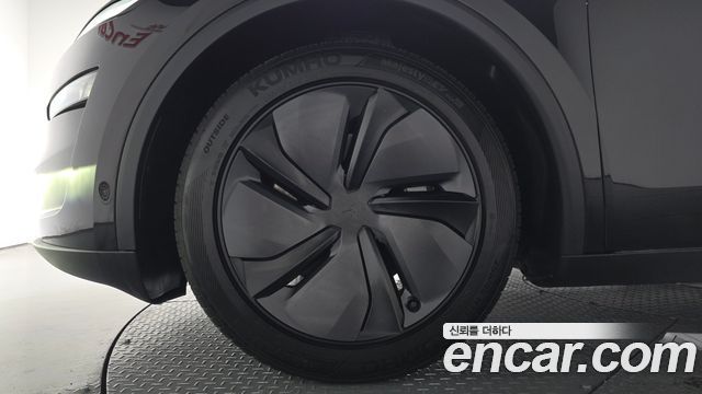 Tesla Model Y Long Range AWD 2025 — фото 5