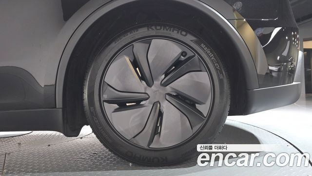 Tesla Model Y Long Range AWD 2025 — фото 21