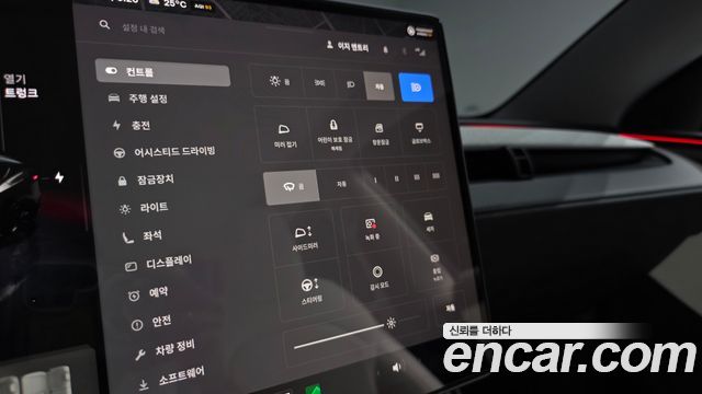 Tesla Model Y Long Range AWD 2025 — фото 31