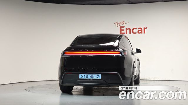 Tesla Model Y RWD 2025 — фото 4
