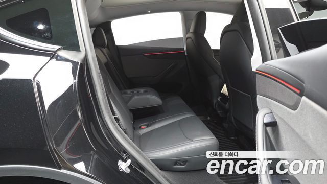 Tesla Model Y RWD 2025 — фото 11