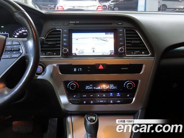 Hyundai Sonata (LF) 2.0 Smart 2015 — фото 10