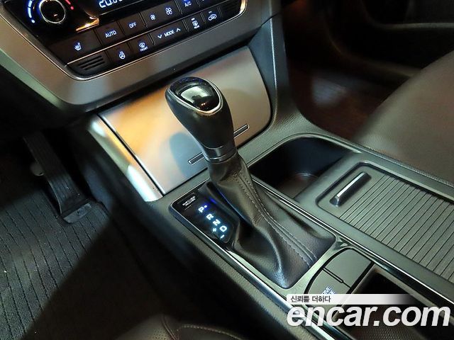 Hyundai Sonata (LF) 2.0 Smart 2015 — фото 15