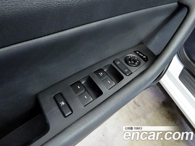 Hyundai Sonata (LF) 2.0 Smart 2015 — фото 16