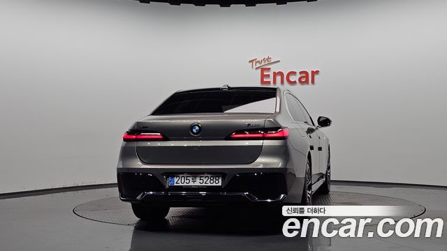 BMW 7 Series (G70) 740i xDrive M Sport Limited 2025 — фото 4