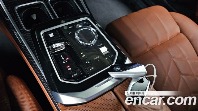 BMW 7 Series (G70) 740i xDrive M Sport Limited 2025 — фото 9