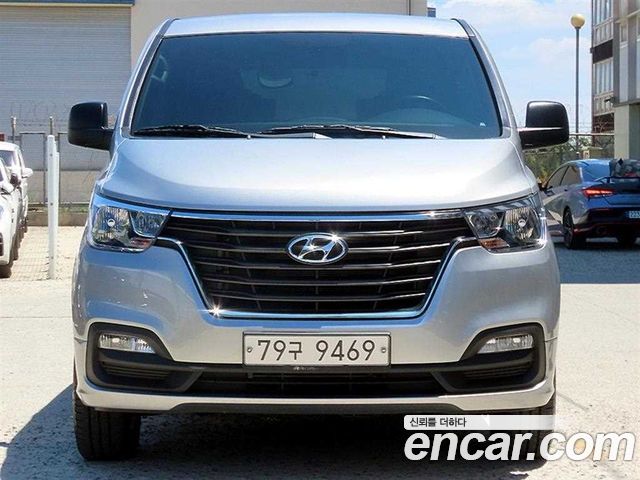 Hyundai Grand Starex 4WD Wagon 12-Seater Modern