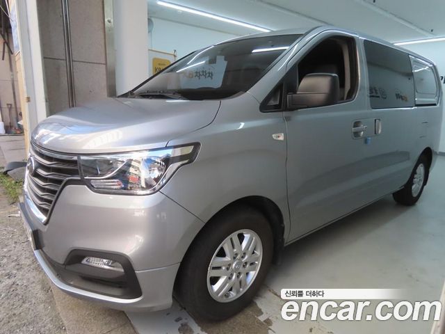 Hyundai Grand Starex Van 5-Seater Smart