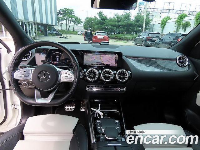 Mercedes-Benz GLA-Class (H247) GLA45 AMG 4MATIC+ 2021 — фото 7