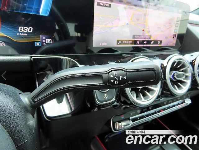 Mercedes-Benz GLA-Class (H247) GLA45 AMG 4MATIC+ 2021 — фото 15