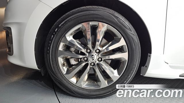 Kia Carnival 9-seater Noblesse 2018 — фото 5