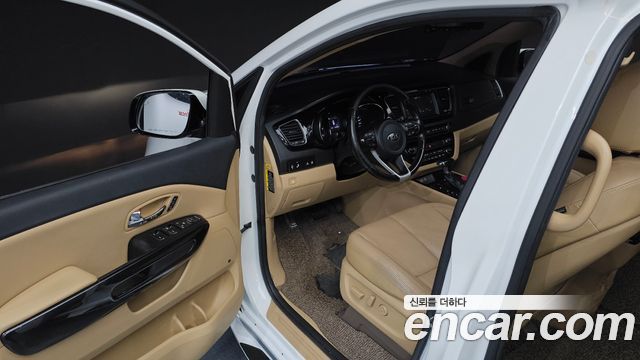 Kia Carnival 9-seater Noblesse 2018 — фото 11