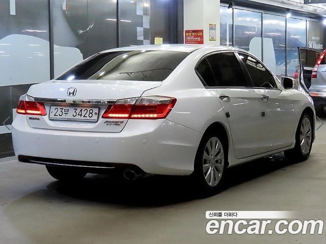 Honda Accord 2.4 9th 2015 — фото 4
