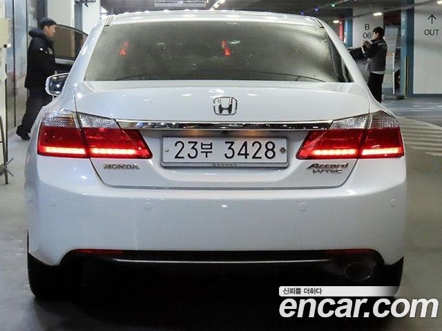 Honda Accord 2.4 9th 2015 — фото 5