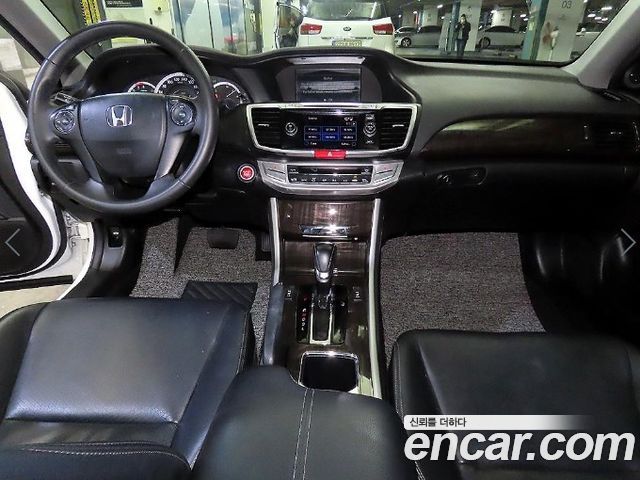 Honda Accord 2.4 9th 2015 — фото 10